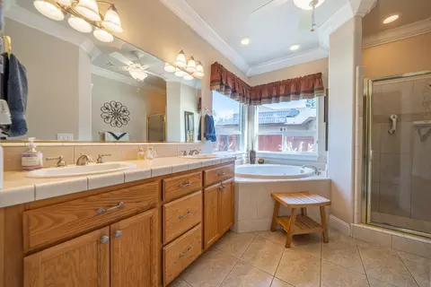 Bath - 4803 Clark River Dr, Redding, CA 96002 photo 3 of 5