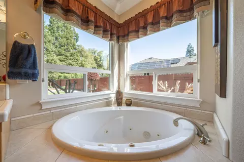 Bath - 4803 Clark River Dr, Redding, CA 96002 photo 5 of 5