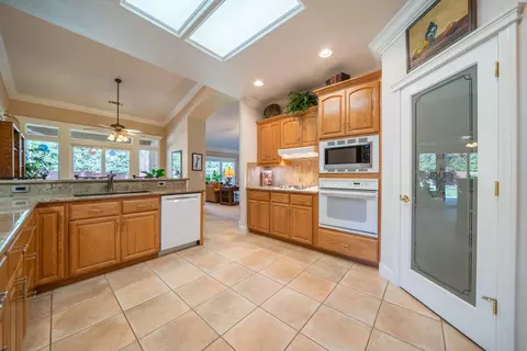 Kitchen - 4803 Clark River Dr, Redding, CA 96002 photo 5 of 5