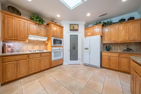 Kitchen - 4803 Clark River Dr, Redding, CA 96002 photo 4 of 5