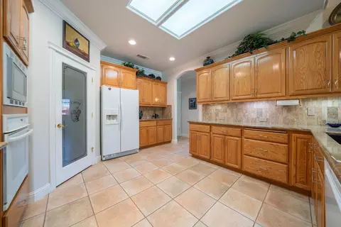 Kitchen - 4803 Clark River Dr, Redding, CA 96002 photo 2 of 5