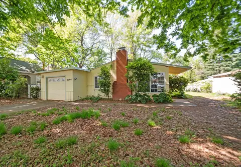 2266 Washington Ave, Redding, CA 96001 photo 2