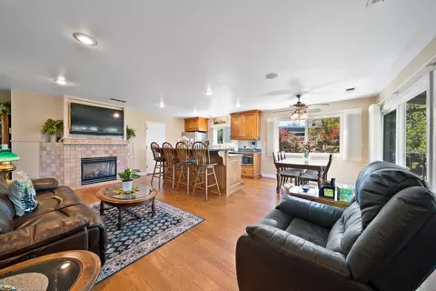 Living - 4660 Memory Ln, Redding, CA 96001 photo 1 of 1