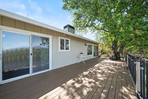 Exterior - 4660 Memory Ln, Redding, CA 96001 photo 3 of 6