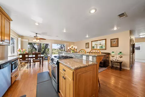 Kitchen - 4660 Memory Ln, Redding, CA 96001 photo 4 of 4