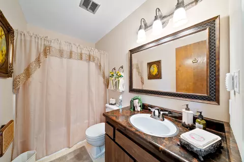 Bath - 4660 Memory Ln, Redding, CA 96001 photo 2 of 2