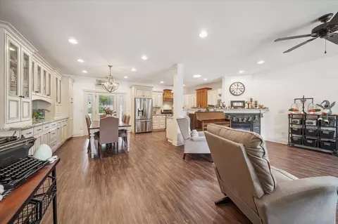 1665 Brinn Dr, Redding, CA 96001 photo 3