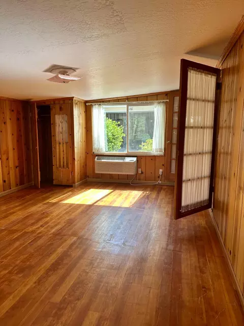 2571 Russell St, Redding, CA 96001 photo 30