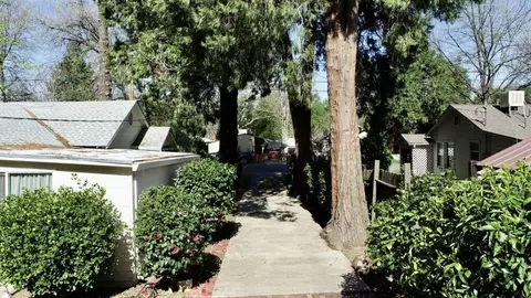 2571 Russell St, Redding, CA 96001 photo 2