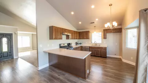1582 Marigold Way, Redding, CA 96003 photo 6