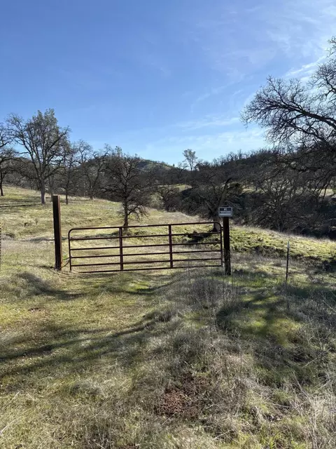 206 Fiddlers Rd, Ono, CA 96047