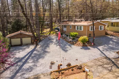18071 Pine St, Lakehead, CA 96051 photo 1