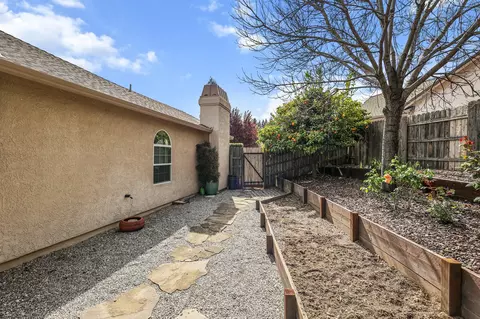 1426 Gladstone Ct, Redding, CA 96001 photo 33