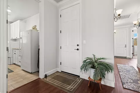 Entry Way - 6180 Lucca Trl, Redding, CA 96003 photo 3 of 4