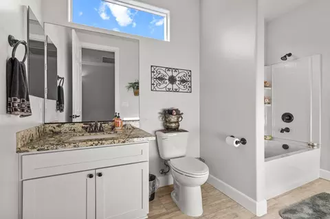Bath - 6180 Lucca Trl, Redding, CA 96003 photo 4 of 4
