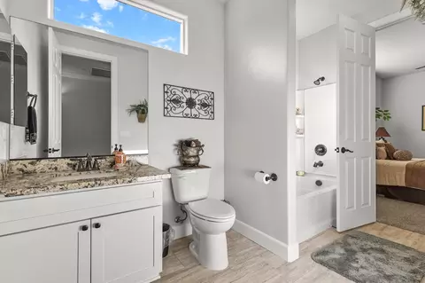 Bath - 6180 Lucca Trl, Redding, CA 96003 photo 3 of 4