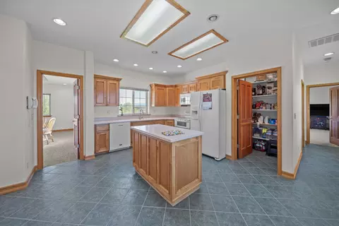 Kitchen - 17935 Rivers Edge Dr, Red Bluff, CA 96080 photo 1 of 2