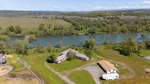 17935 Rivers Edge Dr, Red Bluff, CA 96080