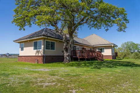 Exterior - 17935 Rivers Edge Dr, Red Bluff, CA 96080 photo 4 of 5