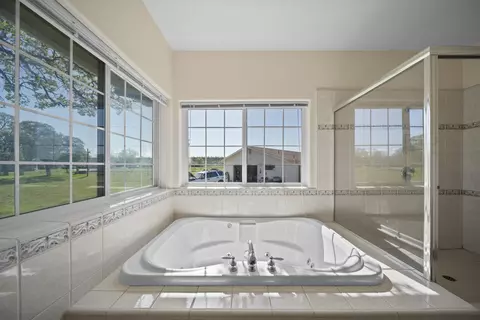 Bath - 17935 Rivers Edge Dr, Red Bluff, CA 96080 photo 2 of 7
