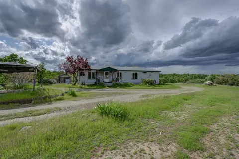 4450 Locust Rd, Anderson, CA 96007