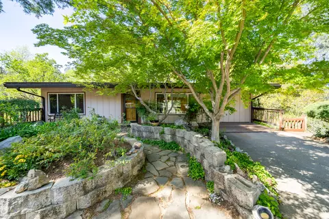 750 Pioneer Ct, Redding, CA 96001 photo 2