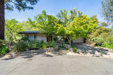 750 Pioneer Ct, Redding, CA 96001