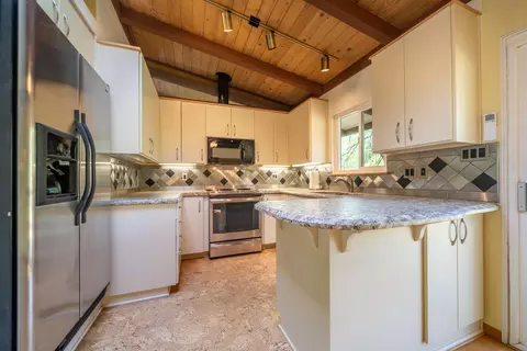 750 Pioneer Ct, Redding, CA 96001 photo 8