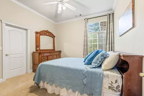 Bedroom - 13454 Tierra Heights Rd, Redding, CA 96003 photo 2 of 3