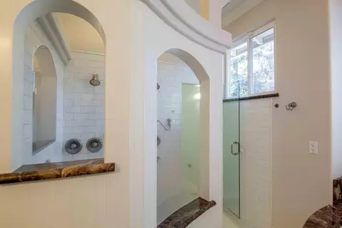 Bath - 13454 Tierra Heights Rd, Redding, CA 96003 photo 4 of 8