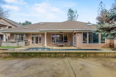 Exterior - 13454 Tierra Heights Rd, Redding, CA 96003 photo 9 of 10