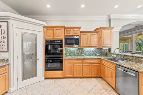 Kitchen - 13454 Tierra Heights Rd, Redding, CA 96003 photo 5 of 6