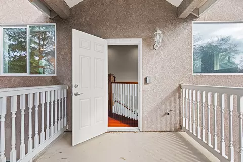 Entry Way - 13454 Tierra Heights Rd, Redding, CA 96003 photo 3 of 7