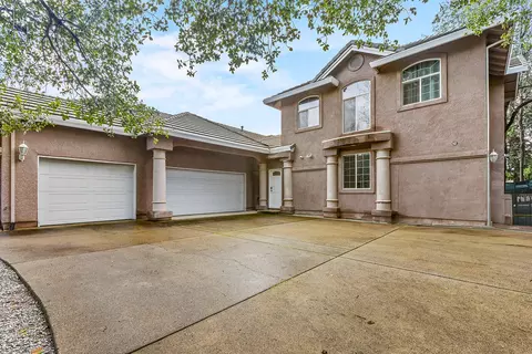 Exterior - 13454 Tierra Heights Rd, Redding, CA 96003 photo 4 of 10