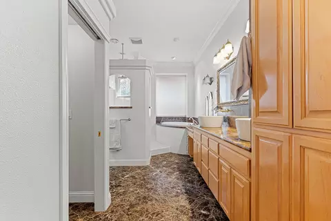 Bath - 13454 Tierra Heights Rd, Redding, CA 96003 photo 1 of 8