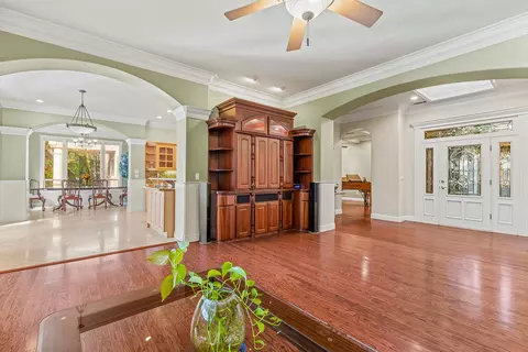 Living - 13454 Tierra Heights Rd, Redding, CA 96003 photo 3 of 9