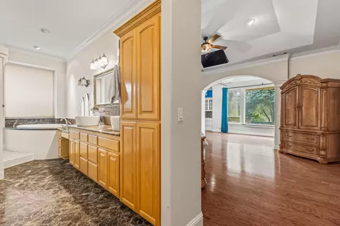 Entry Way - 13454 Tierra Heights Rd, Redding, CA 96003 photo 5 of 7
