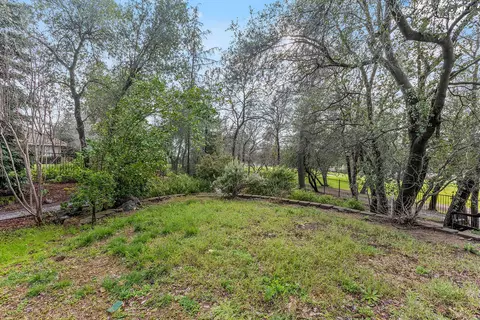 Exterior - 13454 Tierra Heights Rd, Redding, CA 96003 photo 10 of 10