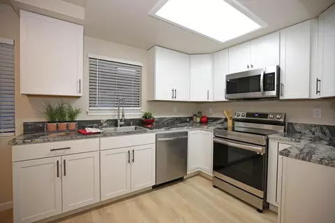 Kitchen - 2098 El Reno Ln, Redding, CA 96001 photo 2 of 2