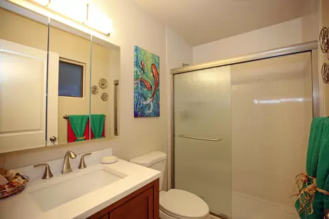 Bath - 2098 El Reno Ln, Redding, CA 96001 photo 2 of 2