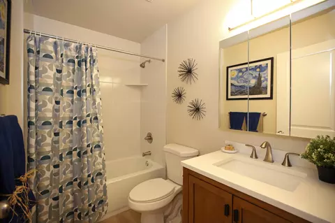 Bath - 2098 El Reno Ln, Redding, CA 96001 photo 1 of 2