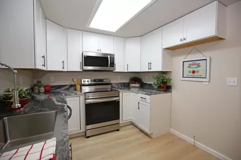 Kitchen - 2098 El Reno Ln, Redding, CA 96001 photo 1 of 2