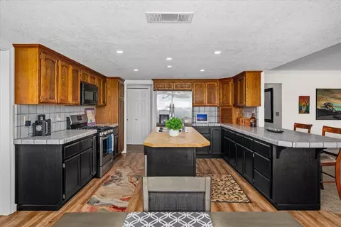 Kitchen - 16946 Campo Calle, Redding, CA 96001 photo 2 of 10
