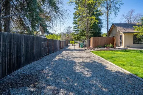 Exterior - 16946 Campo Calle, Redding, CA 96001 photo 17 of 46