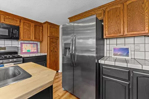 Kitchen - 16946 Campo Calle, Redding, CA 96001 photo 8 of 10