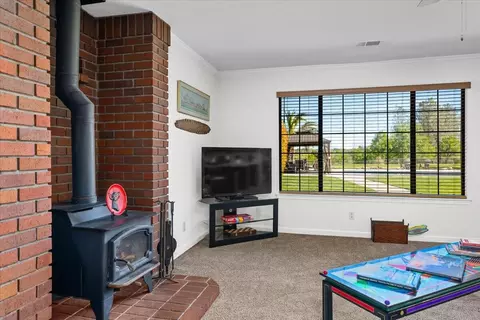 Living - 16946 Campo Calle, Redding, CA 96001 photo 2 of 4