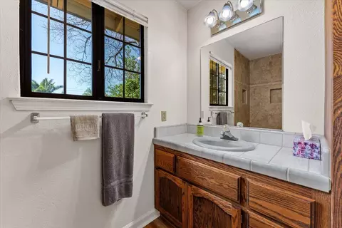 Bath - 16946 Campo Calle, Redding, CA 96001 photo 9 of 9