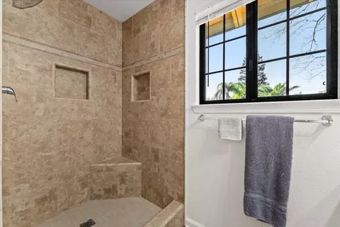 Bath - 16946 Campo Calle, Redding, CA 96001 photo 8 of 9