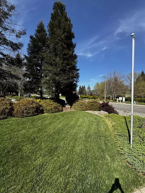 4660 Yellowstone Dr, Redding, CA 96002 photo 4