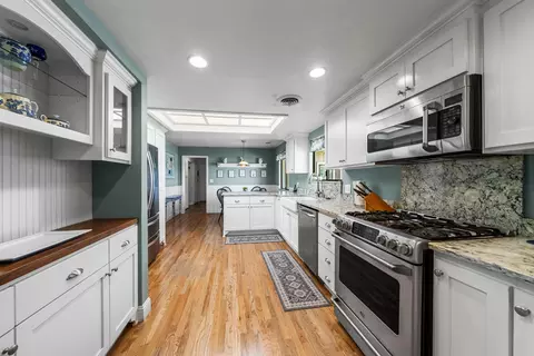 Kitchen - 22145 Gilmore Ranch Rd, Red Bluff, CA 96080 photo 4 of 6